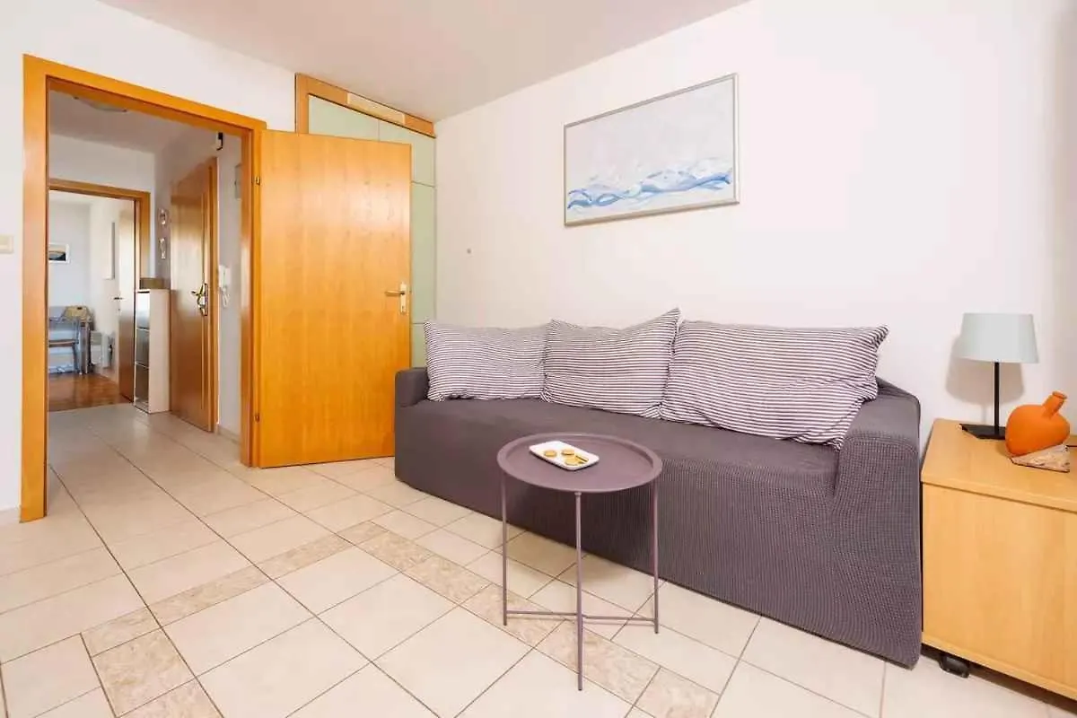 Apartment In Dramalj 45910