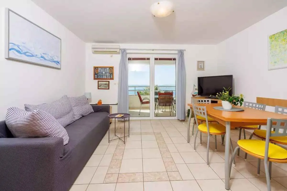 Apartment In Dramalj 45910