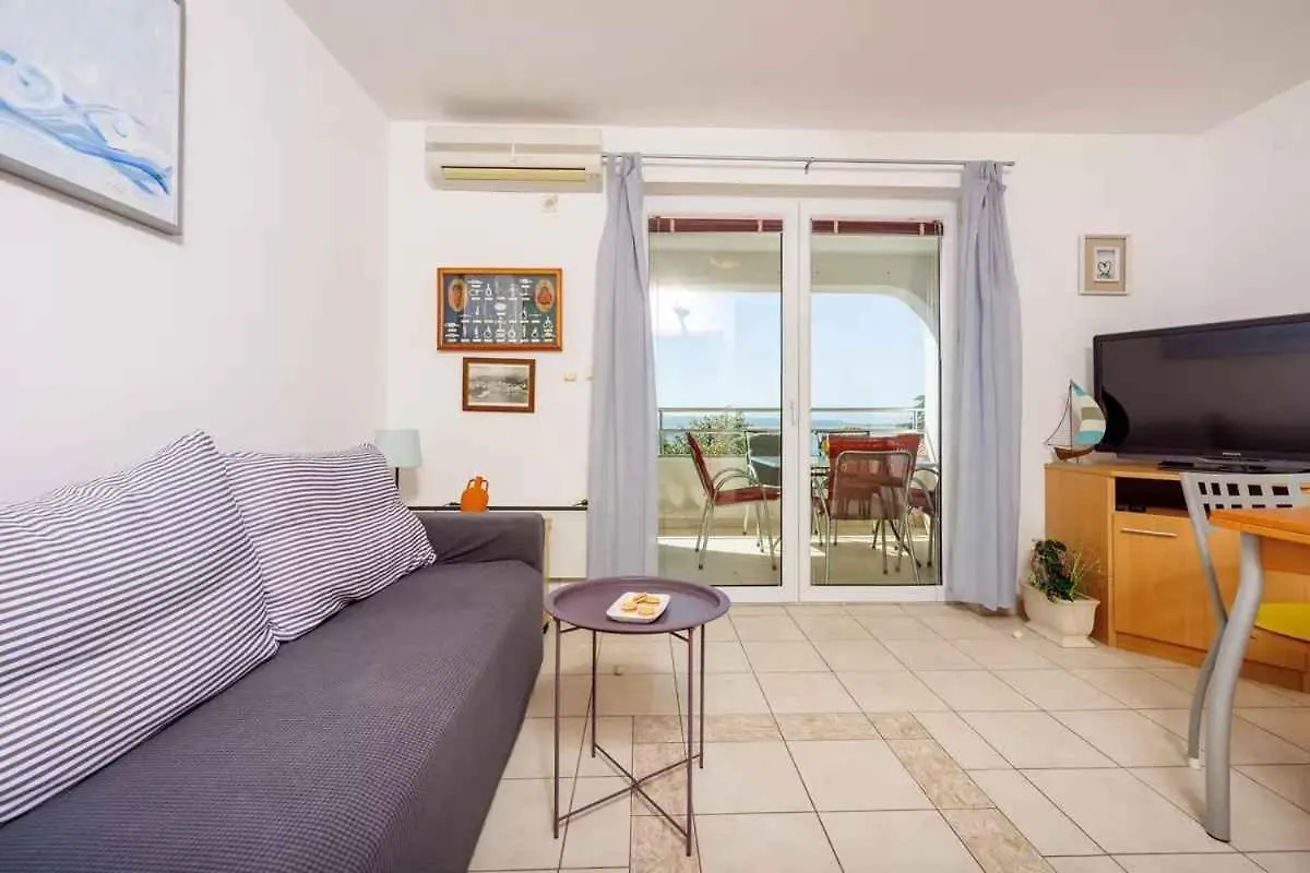Apartment In Dramalj 45910