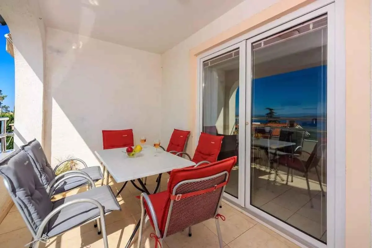 Apartment In Dramalj 45910